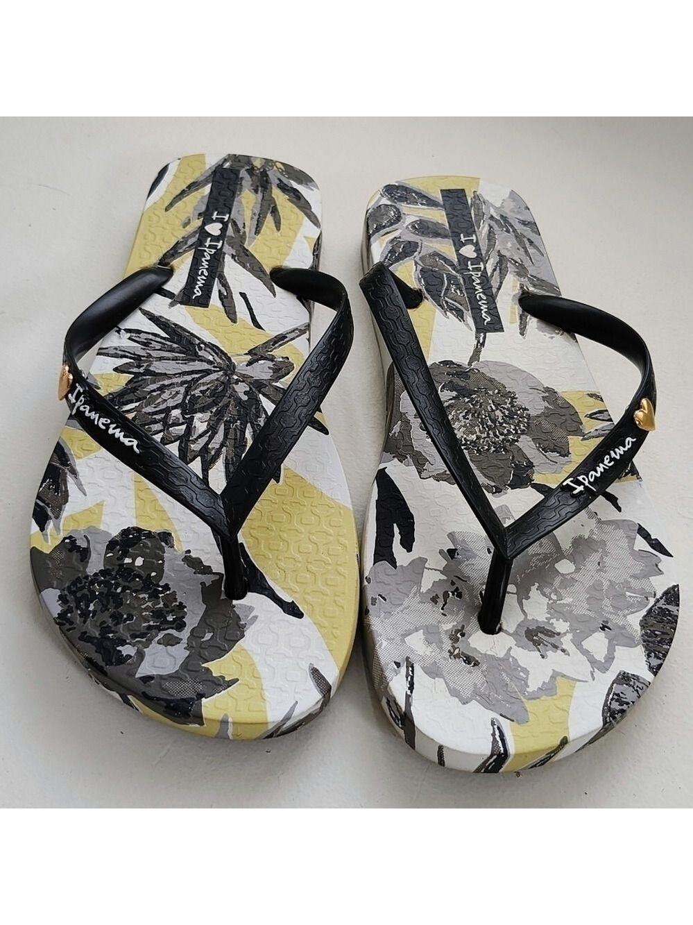 IPANEMA Women's Black & Yellow Flip Flop Thong Sandal Size 5